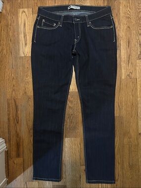 Levi's Women's Skinny Jeans in Dark Indigo with Contrast Stitching